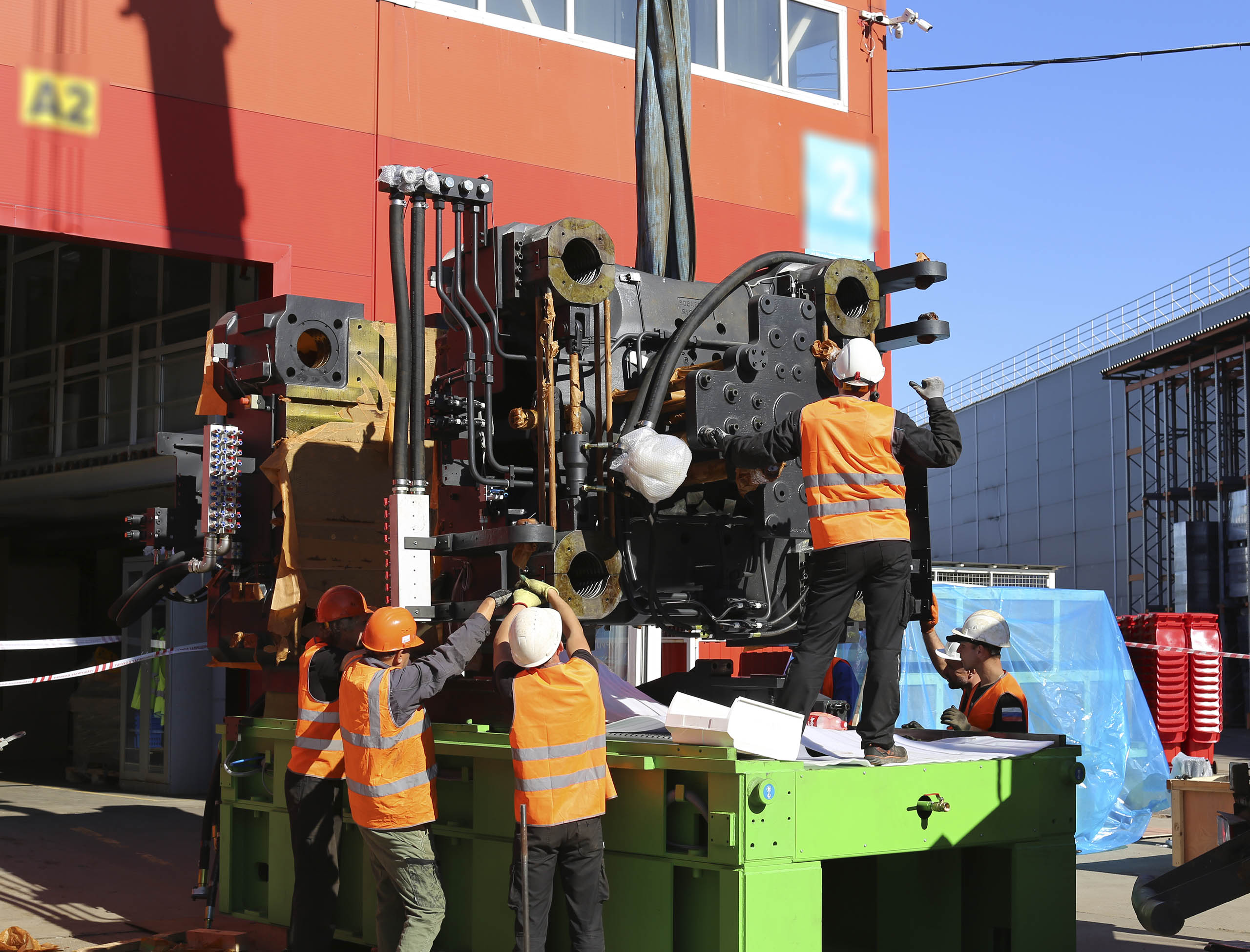 Фото Разгрузка контейнера с новым станком со сборкой и монтажом #130