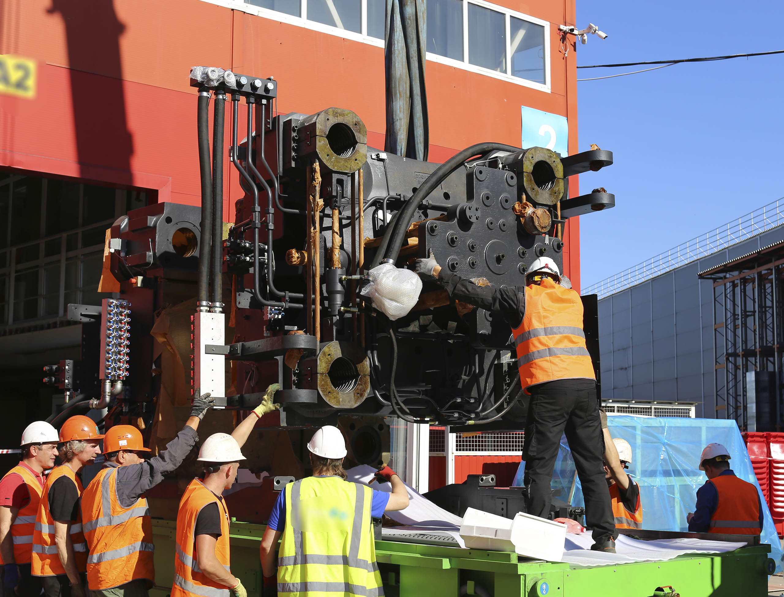 Фото Разгрузка контейнера с новым станком со сборкой и монтажом #132