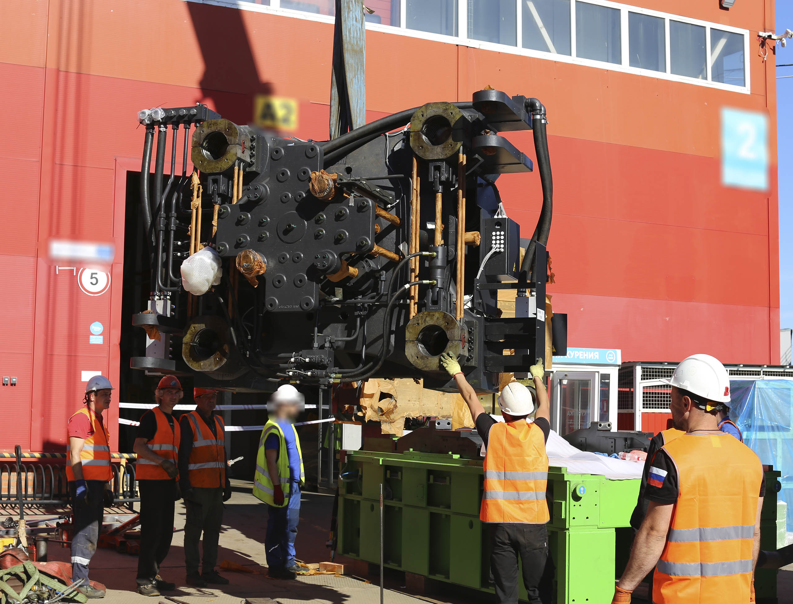 Фото Разгрузка контейнера с новым станком со сборкой и монтажом #134