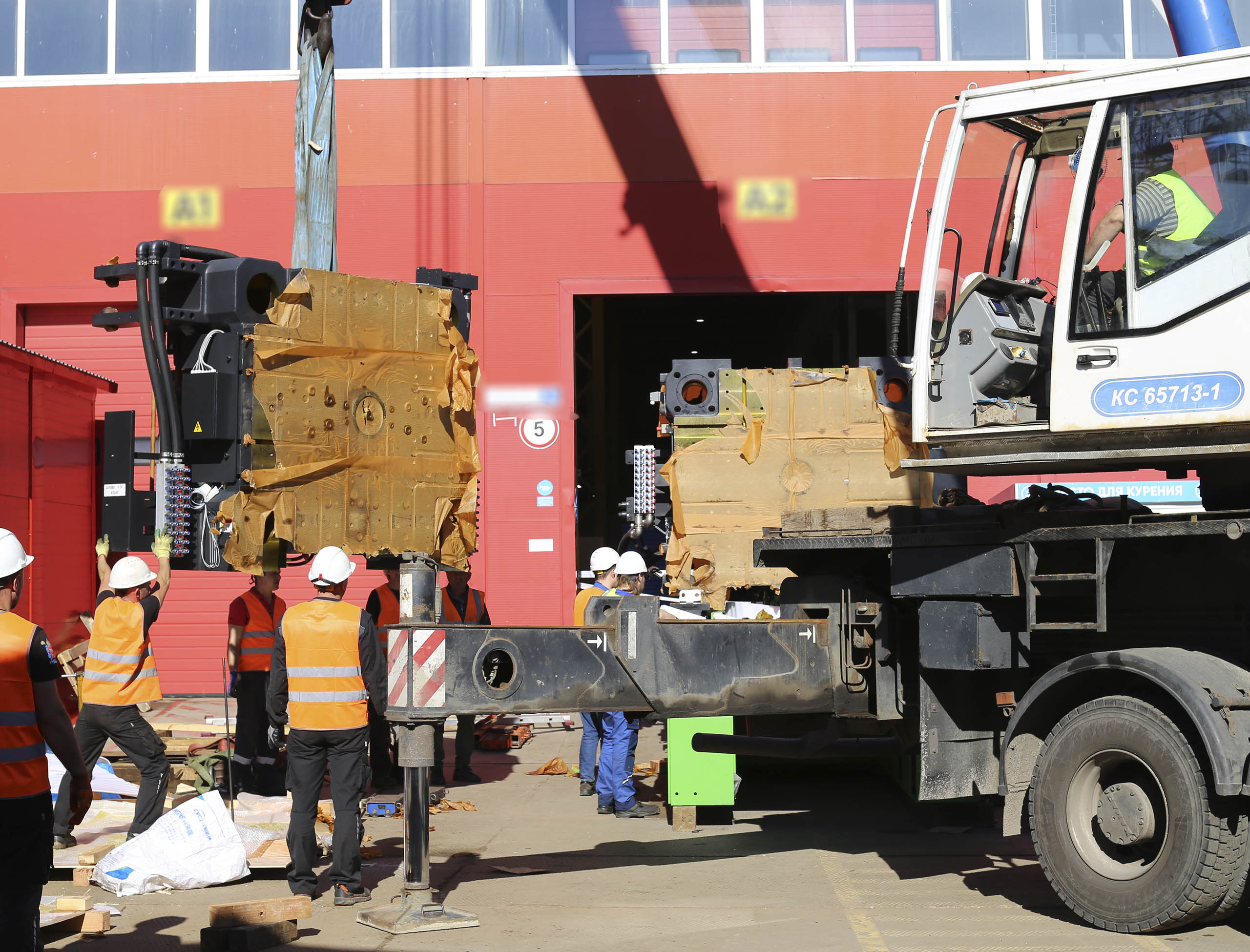 Фото Разгрузка контейнера с новым станком со сборкой и монтажом #135