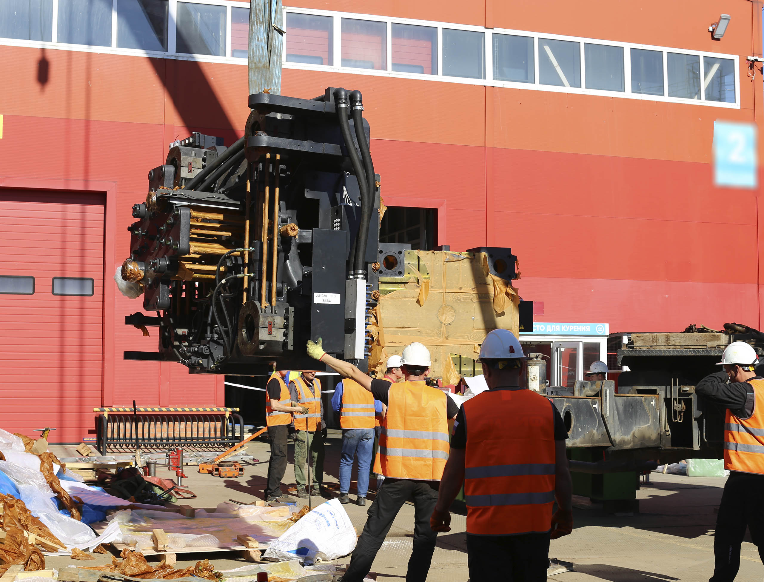 Фото Разгрузка контейнера с новым станком со сборкой и монтажом #136