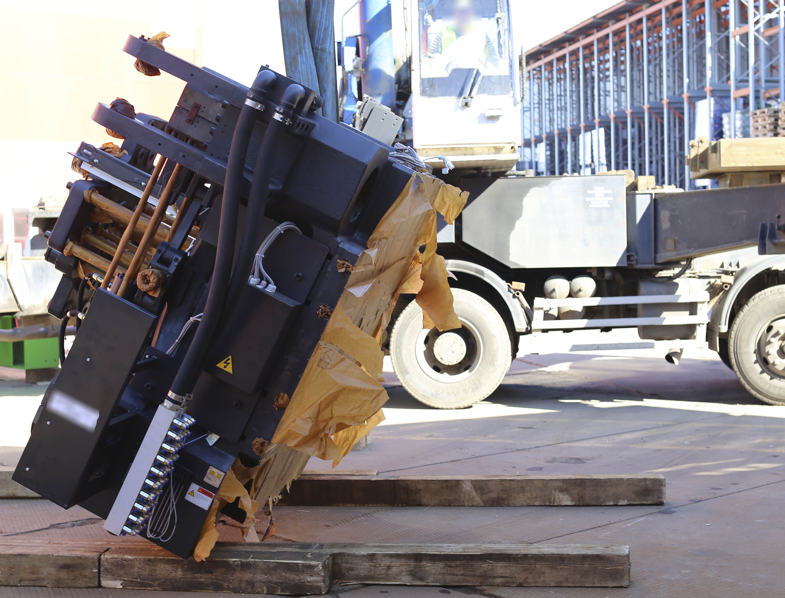 Фото Разгрузка контейнера с новым станком со сборкой и монтажом #138