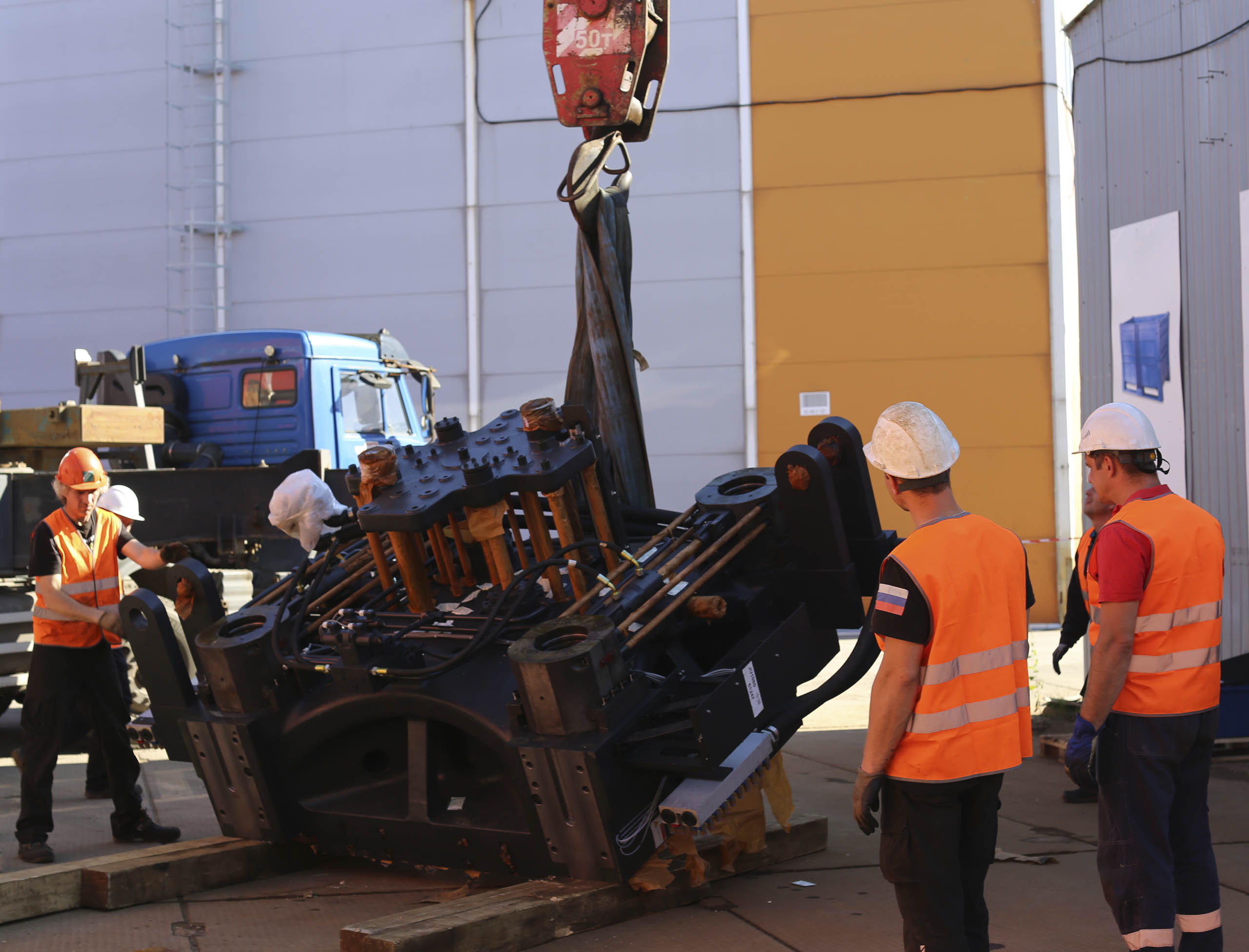 Фото Разгрузка контейнера с новым станком со сборкой и монтажом #141