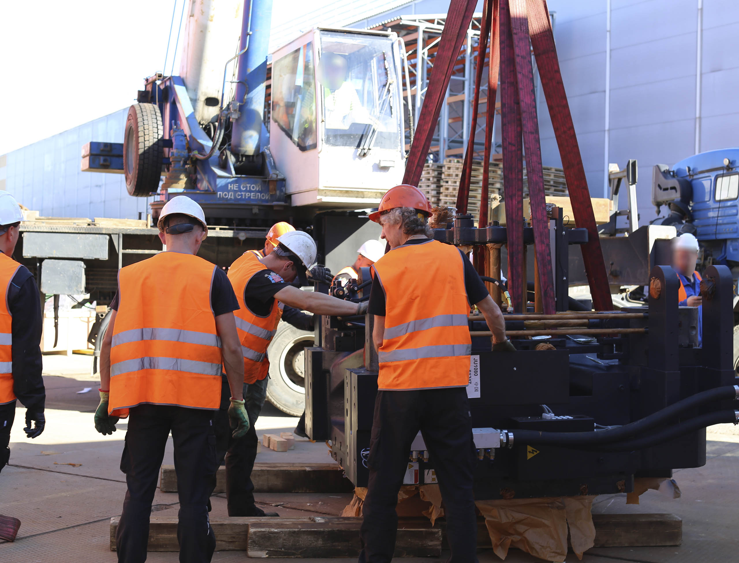 Фото Разгрузка контейнера с новым станком со сборкой и монтажом #145