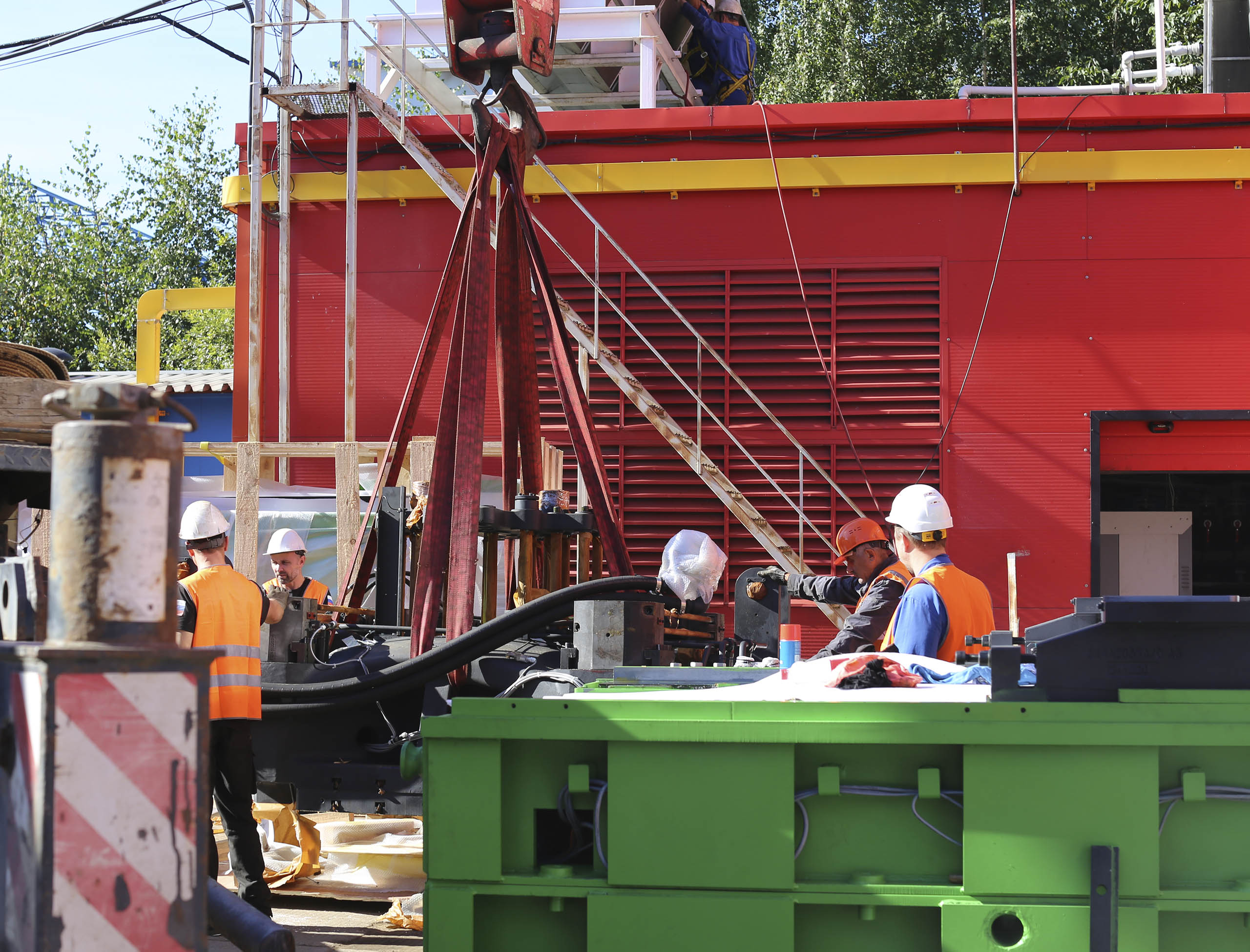Фото Разгрузка контейнера с новым станком со сборкой и монтажом #148