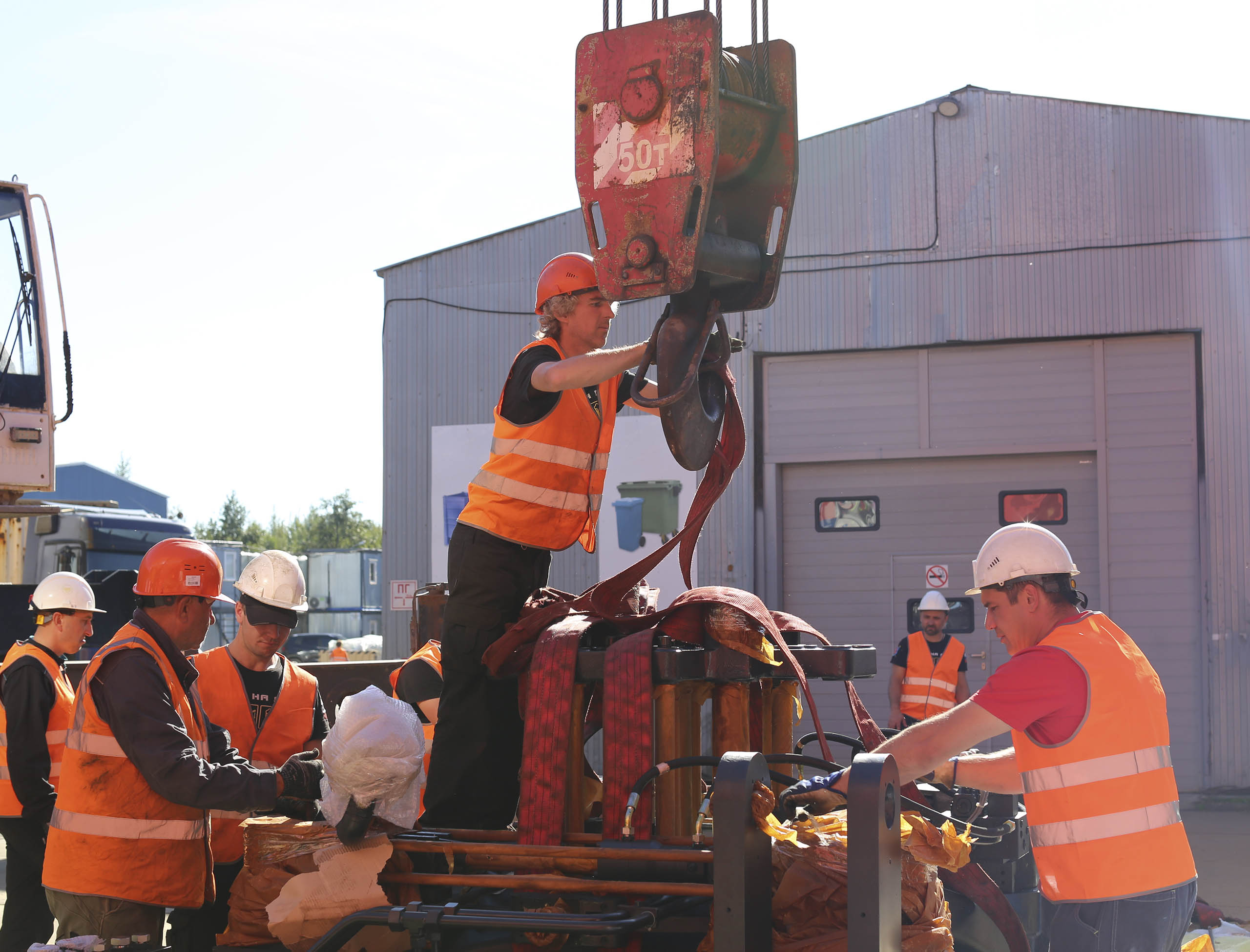 Фото Разгрузка контейнера с новым станком со сборкой и монтажом #150