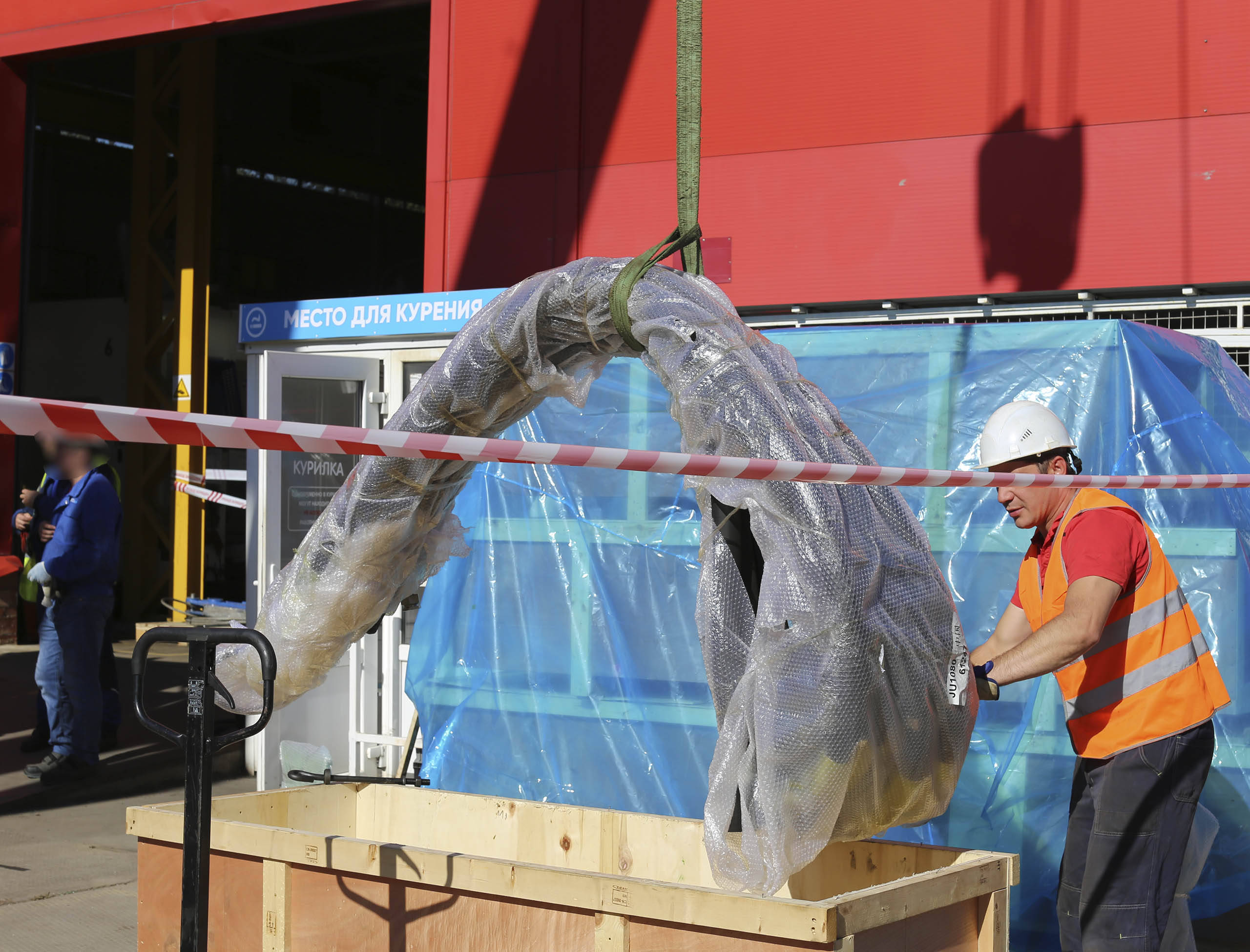 Фото Разгрузка контейнера с новым станком со сборкой и монтажом #152