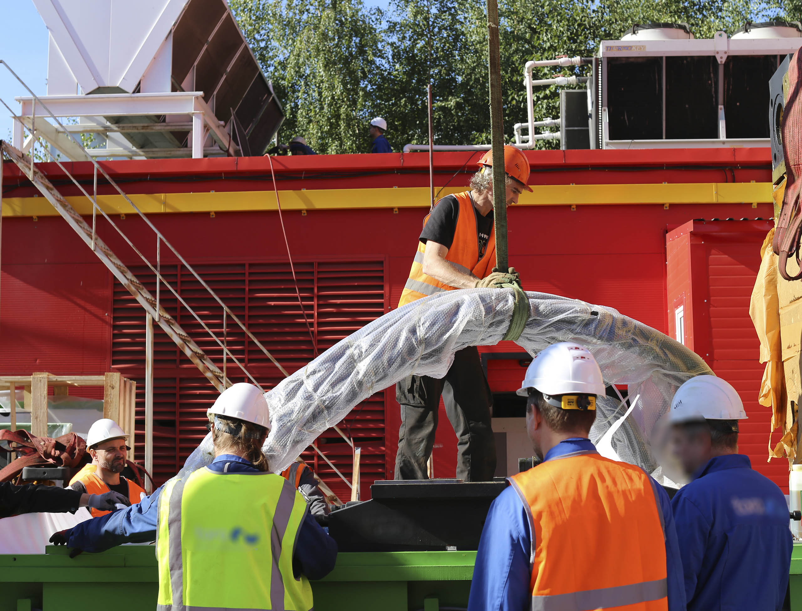 Фото Разгрузка контейнера с новым станком со сборкой и монтажом #153