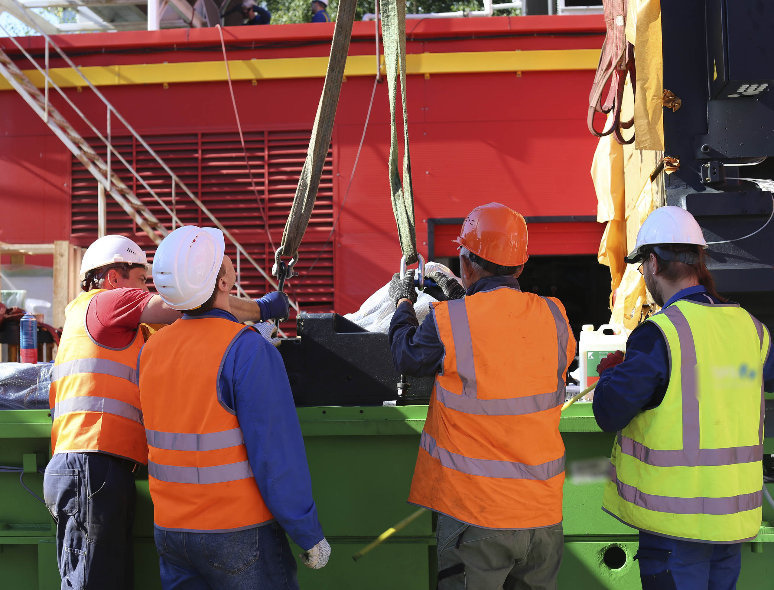 Фото Разгрузка контейнера с новым станком со сборкой и монтажом #155