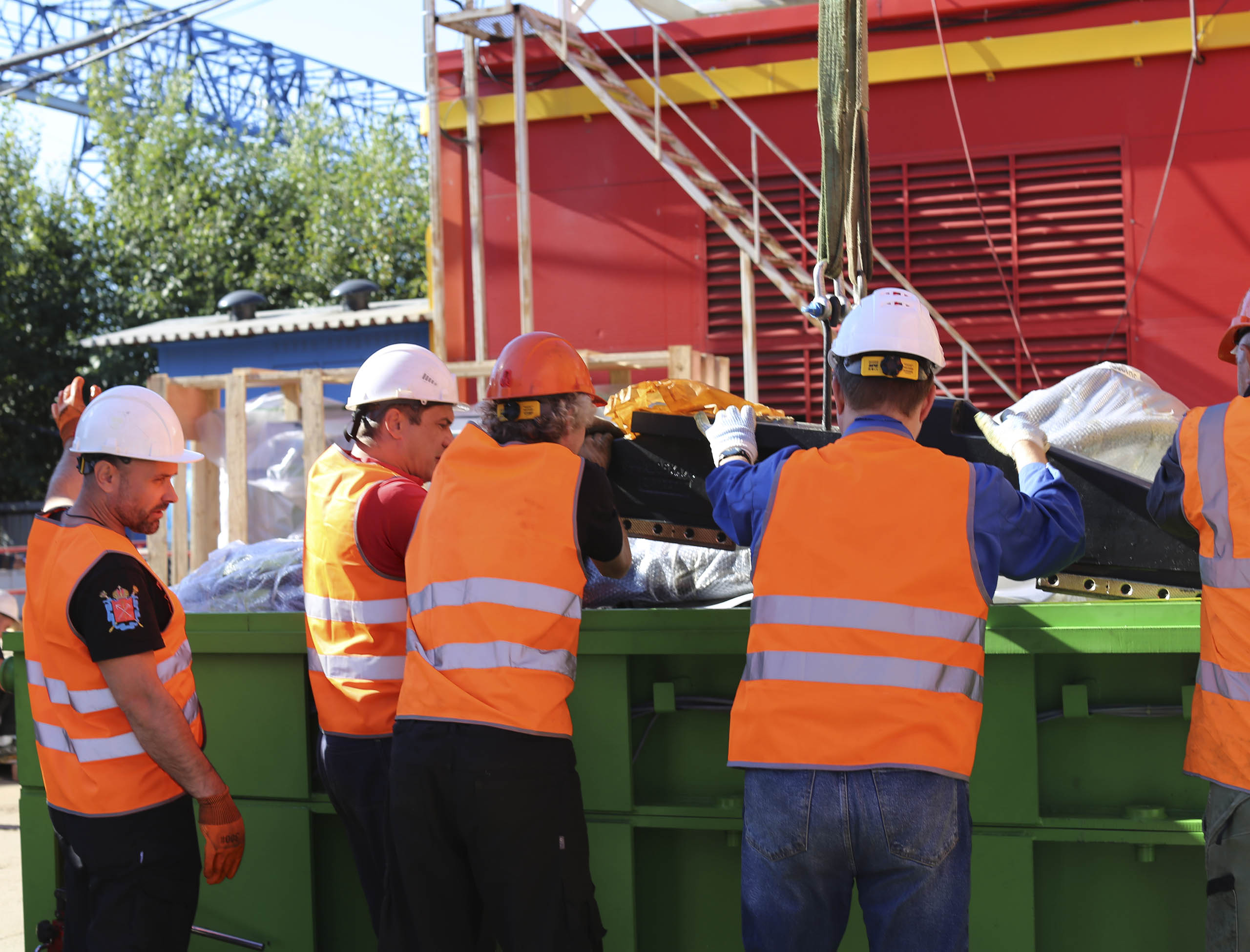 Фото Разгрузка контейнера с новым станком со сборкой и монтажом #156