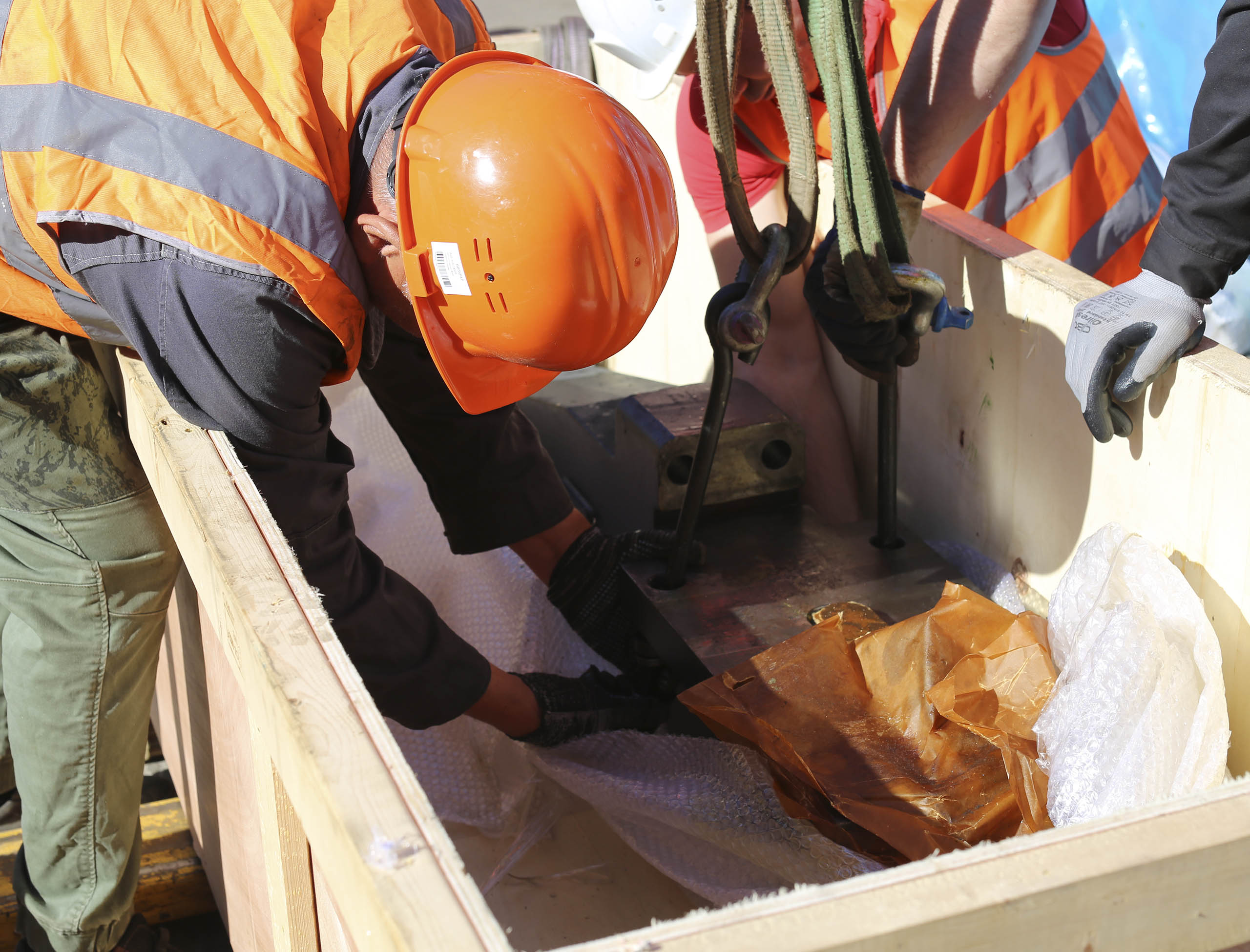 Фото Разгрузка контейнера с новым станком со сборкой и монтажом #160