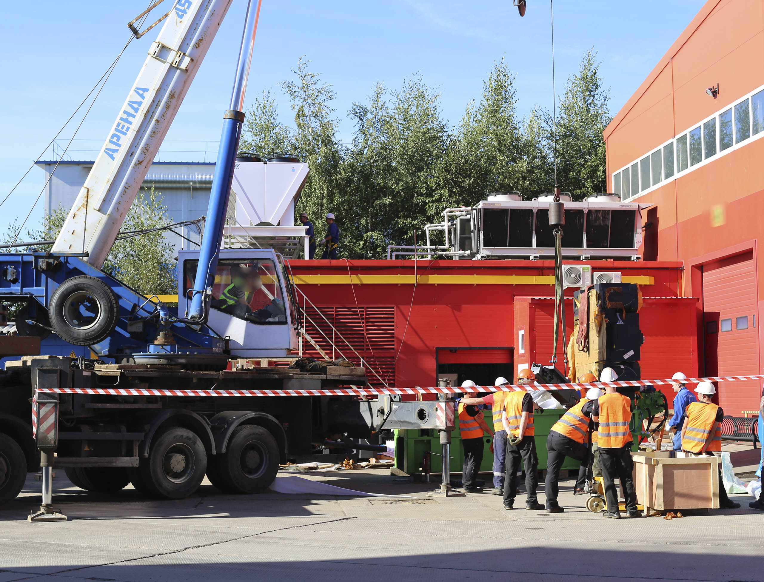 Фото Разгрузка контейнера с новым станком со сборкой и монтажом #163