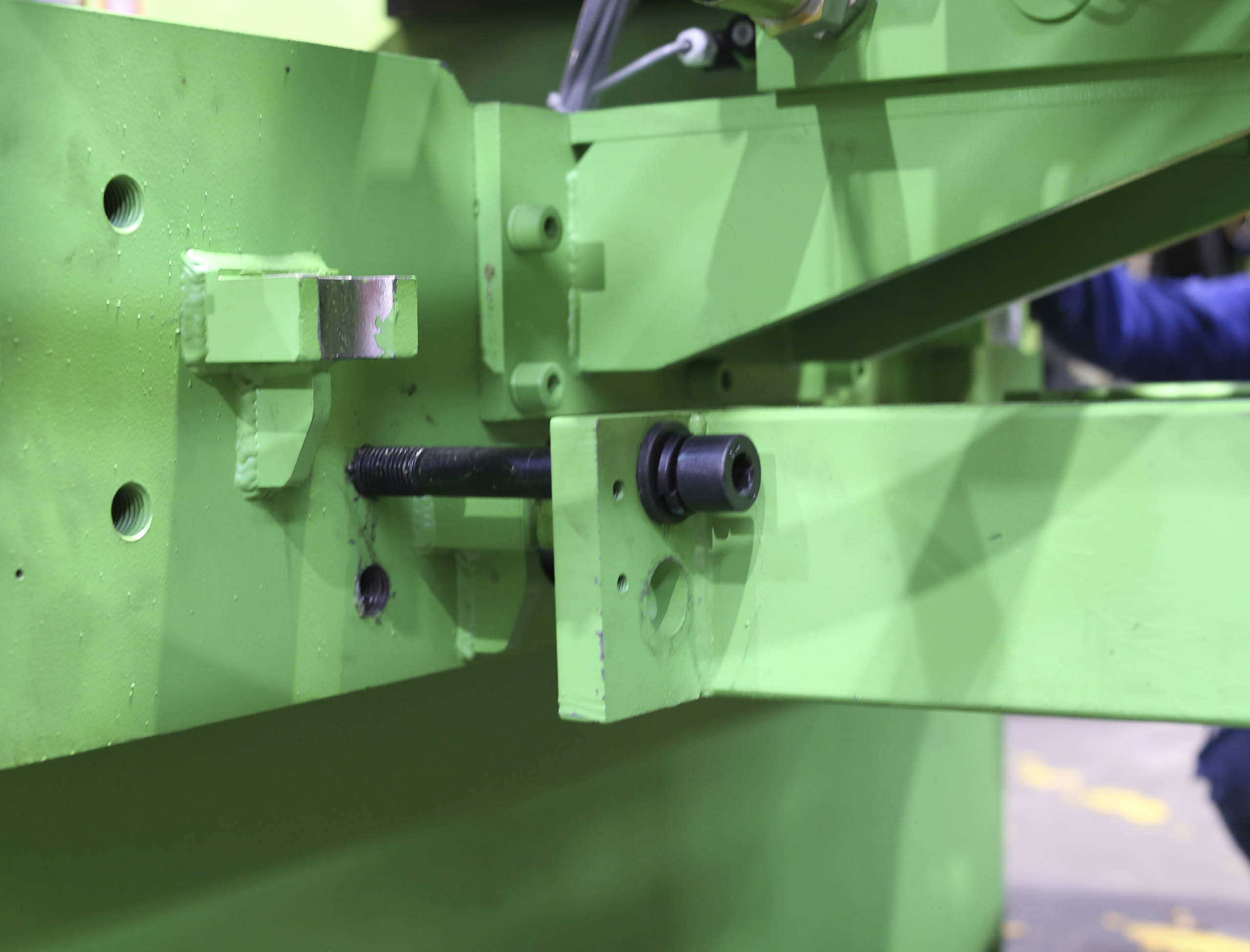 Фото Разгрузка контейнера с новым станком со сборкой и монтажом #166