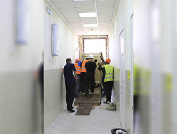 Фото Доставка и разгрузка медицинского оборудования через окно в Пушкине #5