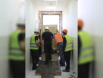 Фото Доставка и разгрузка медицинского оборудования через окно в Пушкине #7