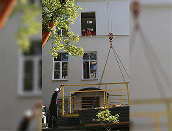 Фото Доставка и разгрузка медицинского оборудования через окно в Пушкине #17