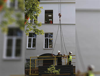 Фото Доставка и разгрузка медицинского оборудования через окно в Пушкине #19