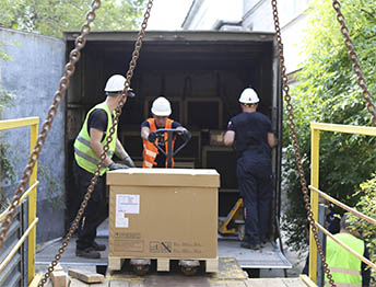 Фото Доставка и разгрузка медицинского оборудования через окно в Пушкине #20