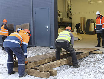 Фото Перевозка фурой небольшого цеха со станками и оборудованием #76