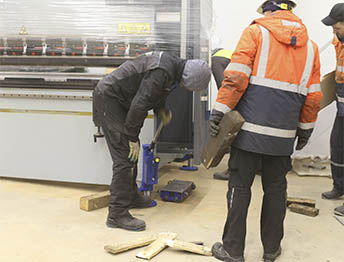 Фото Перевозка фурой небольшого цеха со станками и оборудованием #93