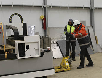 Фото Перевозка фурой небольшого цеха со станками и оборудованием #141