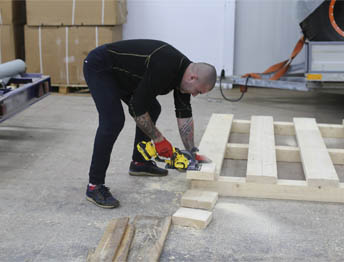 Фото Упаковка оборудования в термоусадочную пленку и изготовление жесткой глухой обрешетки #6