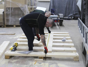 Фото Упаковка оборудования в термоусадочную пленку и изготовление жесткой глухой обрешетки #37