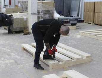 Фото Упаковка оборудования в термоусадочную пленку и изготовление жесткой глухой обрешетки #41