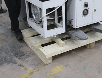 Фото Упаковка оборудования в термоусадочную пленку и изготовление жесткой глухой обрешетки #53