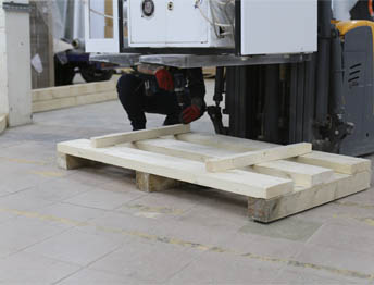 Фото Упаковка оборудования в термоусадочную пленку и изготовление жесткой глухой обрешетки #55