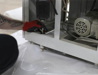 Фото Упаковка оборудования в термоусадочную пленку и изготовление жесткой глухой обрешетки #60