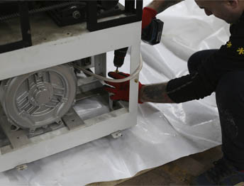 Фото Упаковка оборудования в термоусадочную пленку и изготовление жесткой глухой обрешетки #63