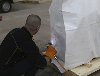 Фото Упаковка оборудования в термоусадочную пленку и изготовление жесткой глухой обрешетки #72