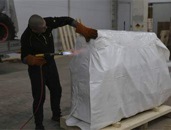 Фото Упаковка оборудования в термоусадочную пленку и изготовление жесткой глухой обрешетки #73