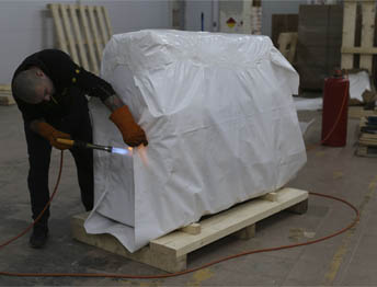 Фото Упаковка оборудования в термоусадочную пленку и изготовление жесткой глухой обрешетки #74