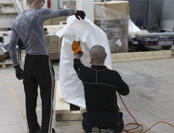 Фото Упаковка оборудования в термоусадочную пленку и изготовление жесткой глухой обрешетки #76