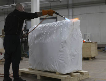 Фото Упаковка оборудования в термоусадочную пленку и изготовление жесткой глухой обрешетки #79