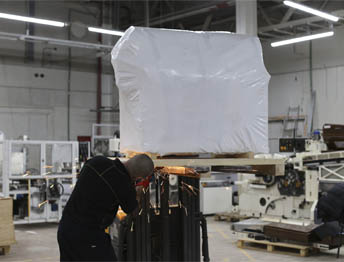 Фото Упаковка оборудования в термоусадочную пленку и изготовление жесткой глухой обрешетки #80