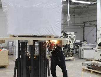 Фото Упаковка оборудования в термоусадочную пленку и изготовление жесткой глухой обрешетки #81