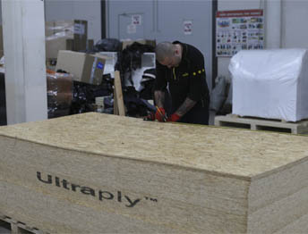 Фото Упаковка оборудования в термоусадочную пленку и изготовление жесткой глухой обрешетки #92