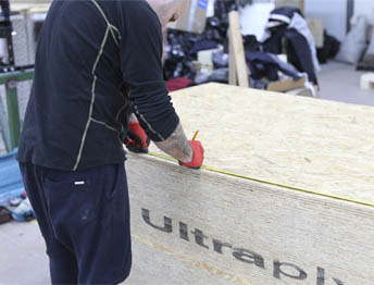 Фото Упаковка оборудования в термоусадочную пленку и изготовление жесткой глухой обрешетки #93