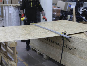 Фото Упаковка оборудования в термоусадочную пленку и изготовление жесткой глухой обрешетки #94