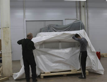 Фото Упаковка оборудования в термоусадочную пленку и изготовление жесткой глухой обрешетки #102