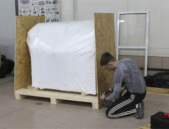 Фото Упаковка оборудования в термоусадочную пленку и изготовление жесткой глухой обрешетки #104