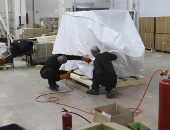 Фото Упаковка оборудования в термоусадочную пленку и изготовление жесткой глухой обрешетки #107