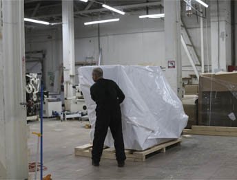 Фото Упаковка оборудования в термоусадочную пленку и изготовление жесткой глухой обрешетки #109