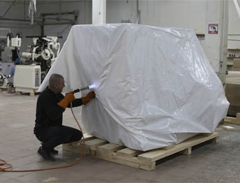 Фото Упаковка оборудования в термоусадочную пленку и изготовление жесткой глухой обрешетки #111