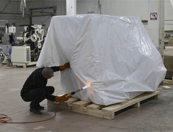 Фото Упаковка оборудования в термоусадочную пленку и изготовление жесткой глухой обрешетки #112