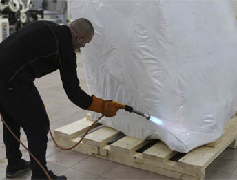 Фото Упаковка оборудования в термоусадочную пленку и изготовление жесткой глухой обрешетки #119