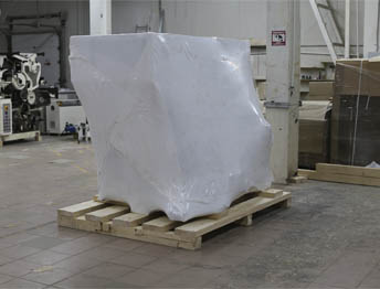 Фото Упаковка оборудования в термоусадочную пленку и изготовление жесткой глухой обрешетки #121